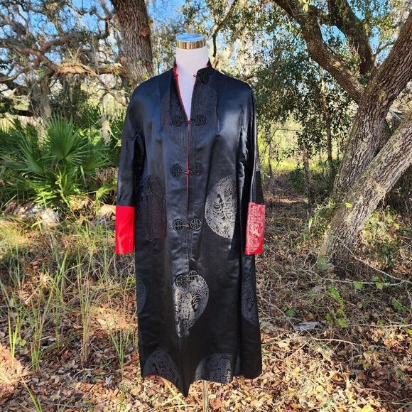 Rare VTG Reversible RED/BLACK Asian Oriental SILK? Kimono JACKET Chest 43' - Picture 3 of 15